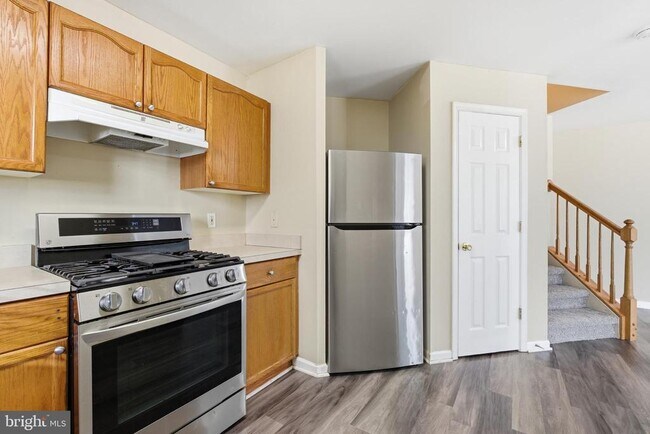 Building Photo - 2109 Bristol Dr