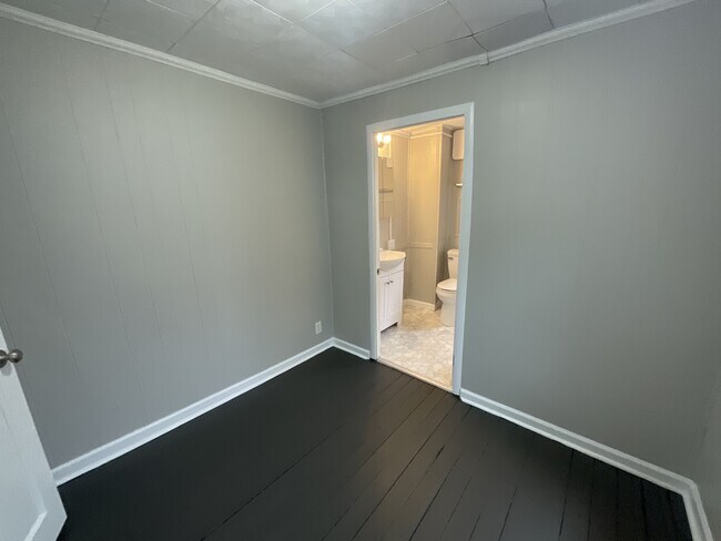 Building Photo - 2118 Greenwood St