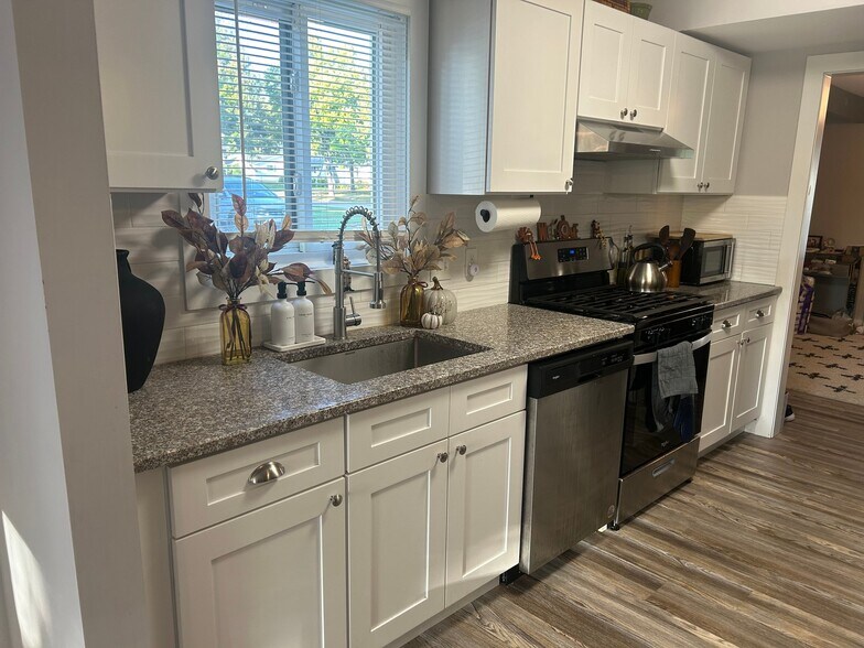 Building Photo - 6002 Randy Rd