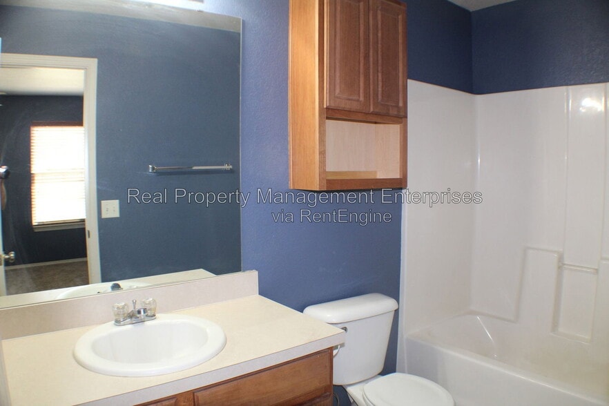 Building Photo - 5520 Del Creek Rd