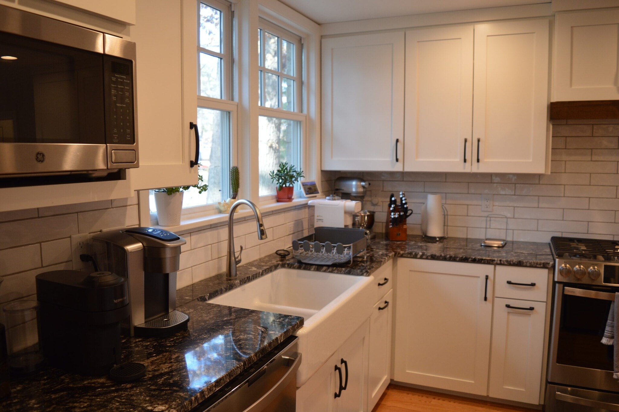 Building Photo - 4145 Hiawatha Dr