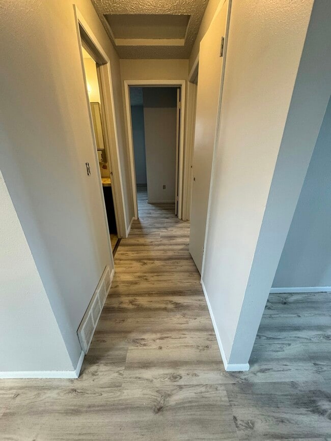 Building Photo - 228 E Crown Ave