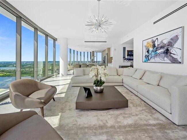 Building Photo - 15701 Collins Ave