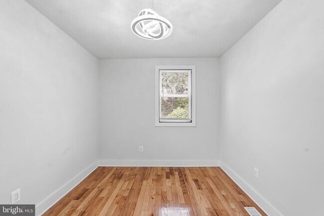 Building Photo - 1204 Trenton Pl SE