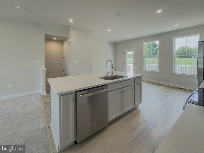 Building Photo - 6737 Shelton Ln