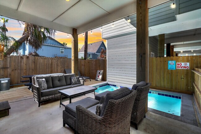 Building Photo - 1624 Eleventh Street-SI ID1023226P