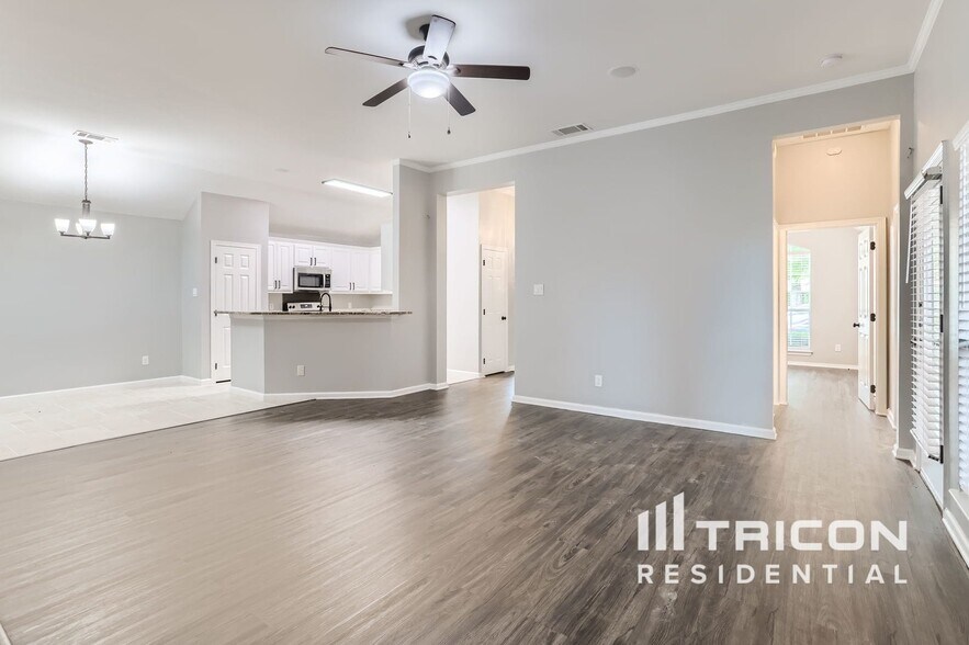 Building Photo - 1705 Alpine Dr