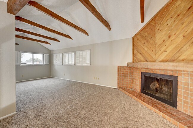 Building Photo - $2,495 2 Bed, 2 Bath Townhome in Aurora wi...
