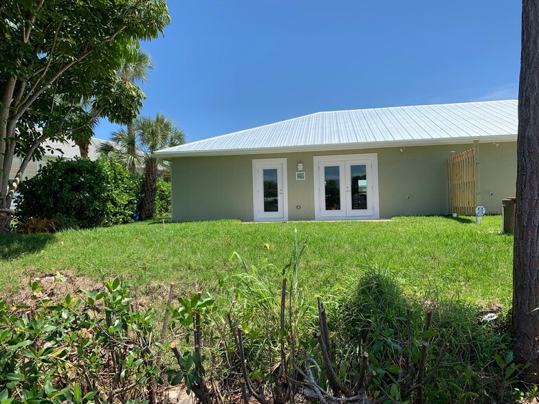 Building Photo - 926 NW Spruce Ridge Dr