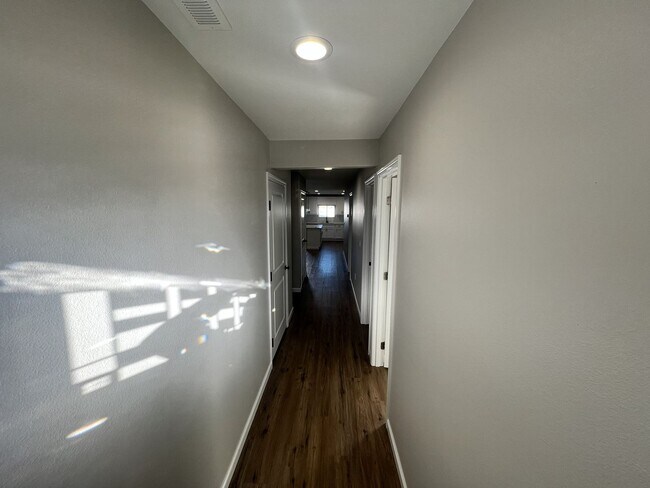 Building Photo - 107 Grant Dr