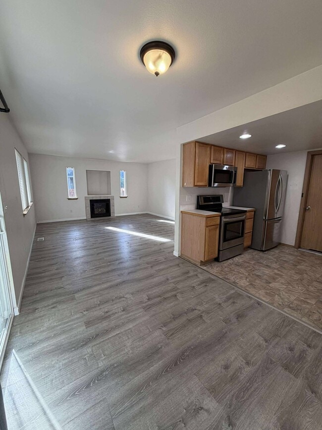 Building Photo - 904 Avalon Ct SE