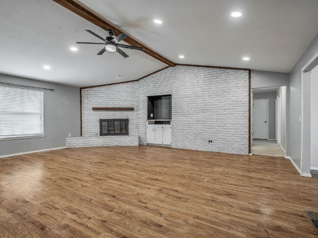 Building Photo - Updated 4-Bedroom Home with Spacious Layout & Modern Touches