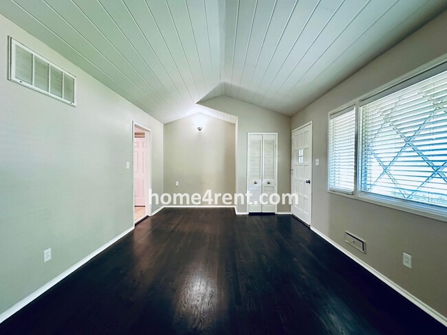 Building Photo - Attractive Prairie Village Ranch w/ FRESH ...