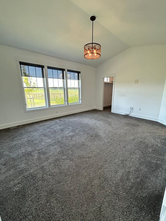 Building Photo - Stunning luxury rental!