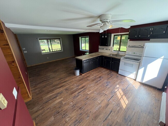 Building Photo - Charming 3 bedroom 2 bath in Porters Corner #