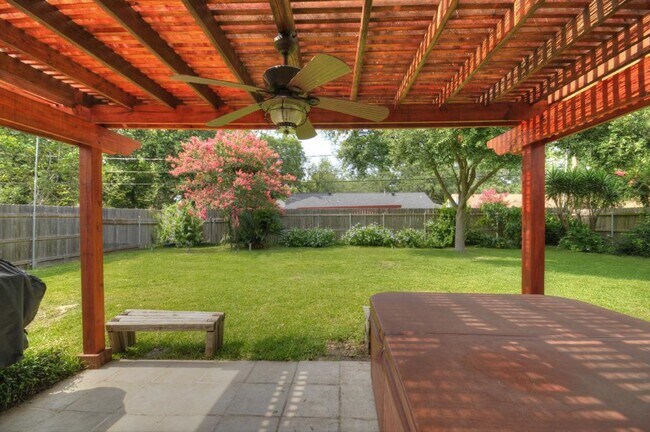 Building Photo - 9638 Meadowglen Ln