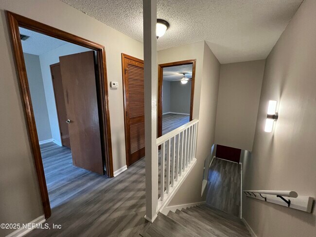 Building Photo - 4022 Laurelwood Dr