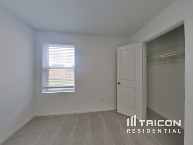 Building Photo - 3013 Dawn Sound Dr