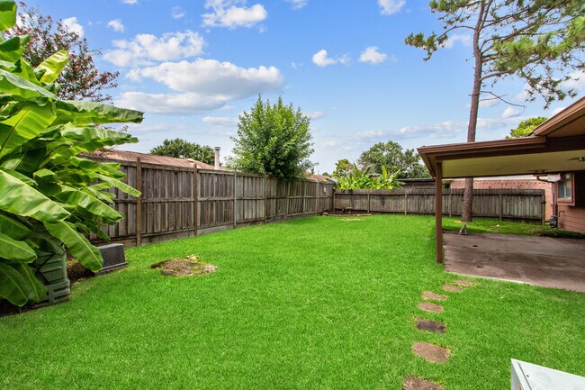 Building Photo - 7019 Yardley Dr