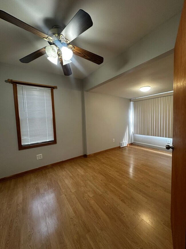 Building Photo - 257 Fernwood St