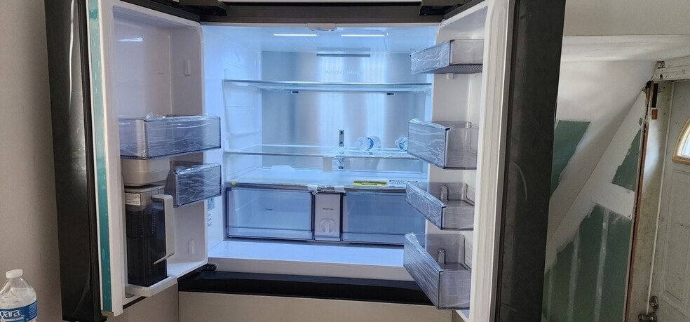 Building Photo - 150 E Walnut St