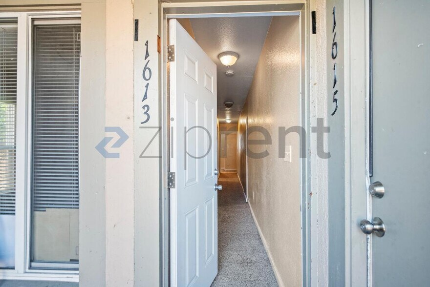 Building Photo - 1613 Pomona St