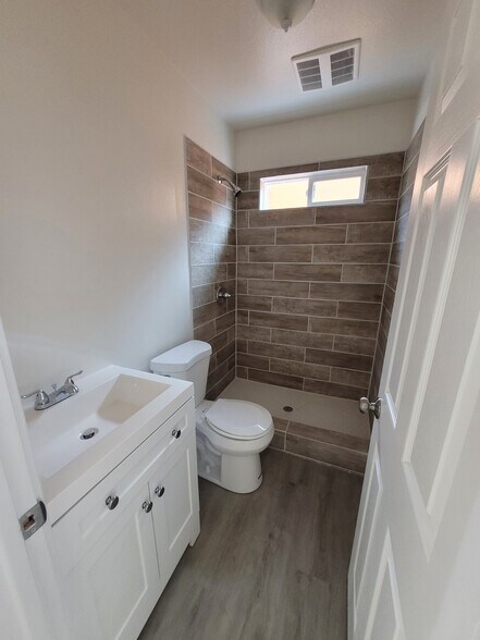 Building Photo - 11017 Condon Ave