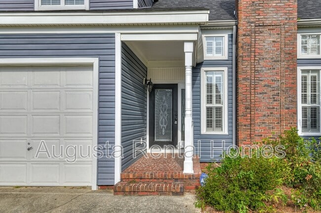 Building Photo - 39 Queens Ct