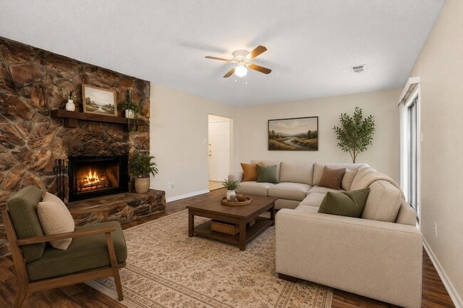 Building Photo - 6301 Sunnybrook Dr
