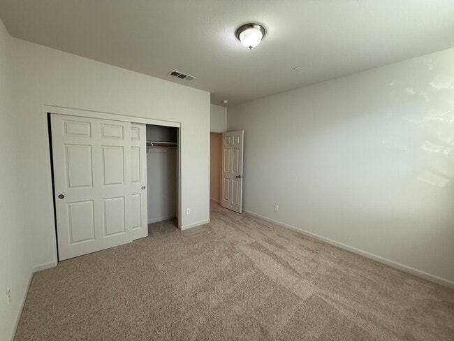 Building Photo - 1055 Chamomile Walkway