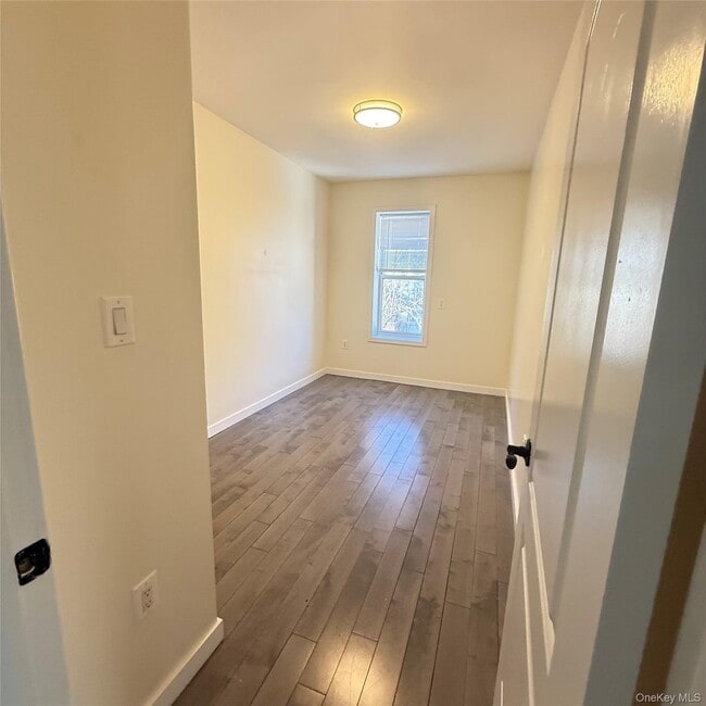 Building Photo - 76-19 85th Dr