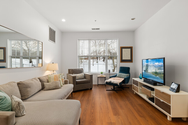 Building Photo - 443 2nd St