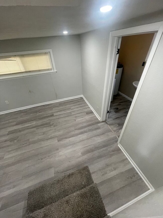 Building Photo - 1/1 Home Available For Rent!