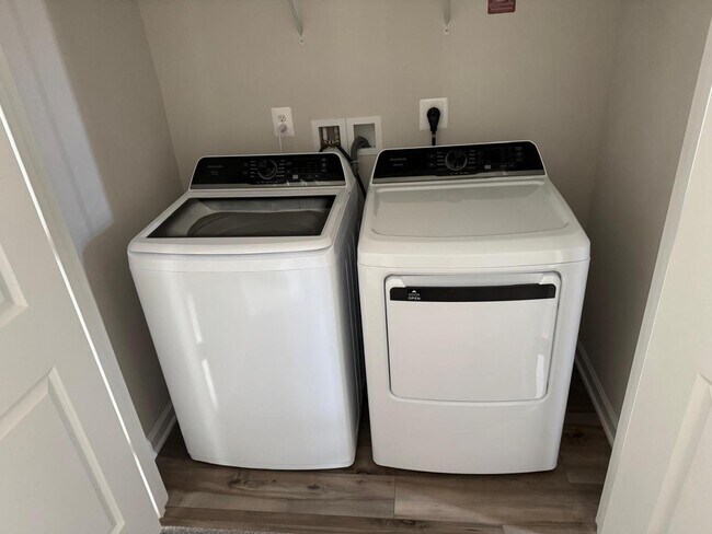 Building Photo - 1257 Cedar Vly Rd