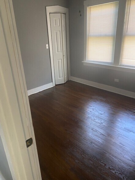 Building Photo - 7940 S Kingston Ave