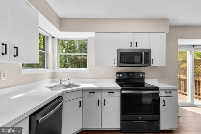 Building Photo - 7745 Chatfield Ln