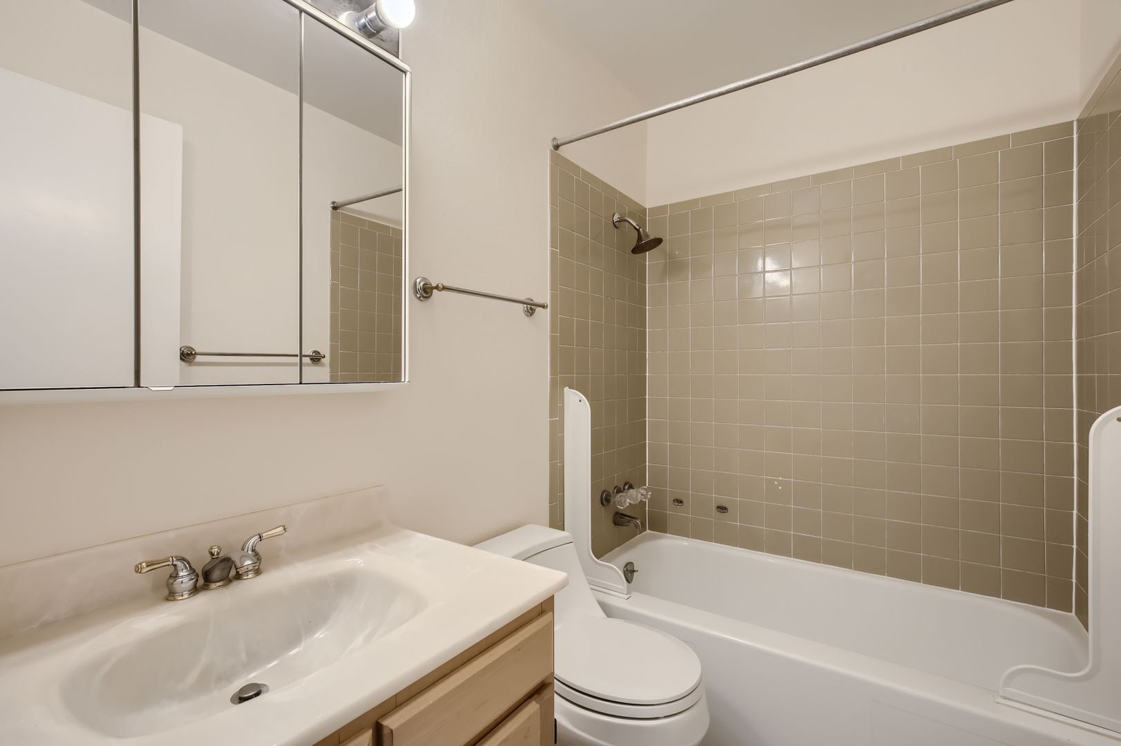 Building Photo - 1538 Chambers Dr