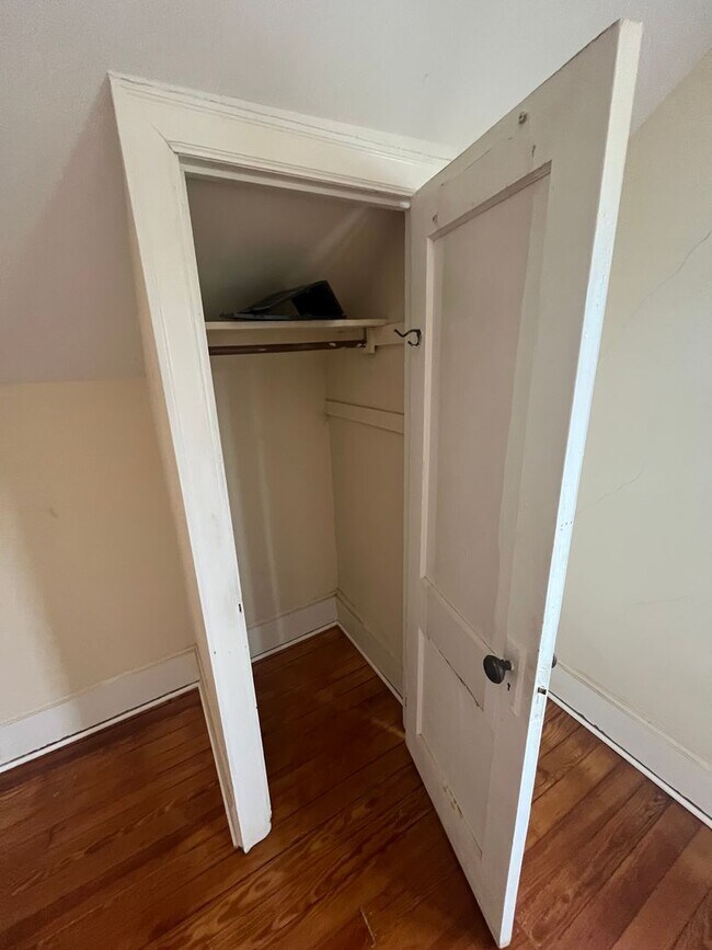 Building Photo - 3523 Clifton Ave