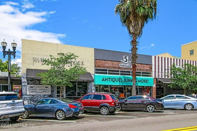 Building Photo - 2050 Dellwood Ave