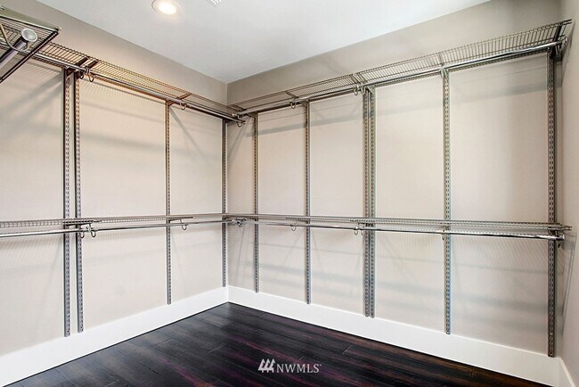 Building Photo - Spacious 5BR 3.5BA Home in Ravenna – Garage, Fenced Yard, A/C