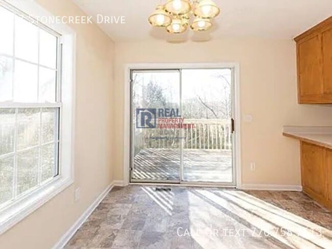 Building Photo - 57 Stonecreek Dr SW