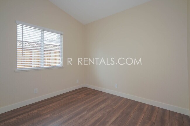 Building Photo - Single Story 3 bedroom home *SOLAR* *POOL*...