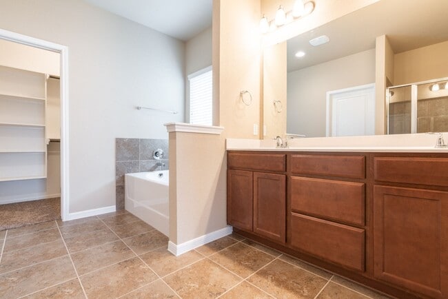 Building Photo - 711 Dunford Dr