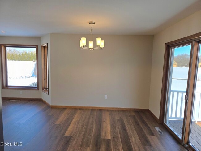 Building Photo - 7 Pineview Ct