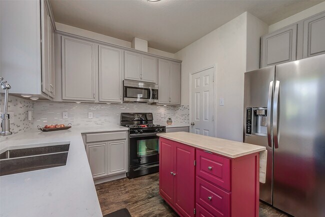 Building Photo - 25311 Sierra Woods Ln