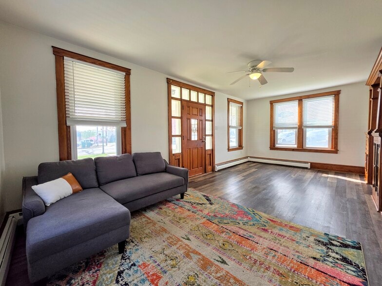 Building Photo - 712 S Broad St