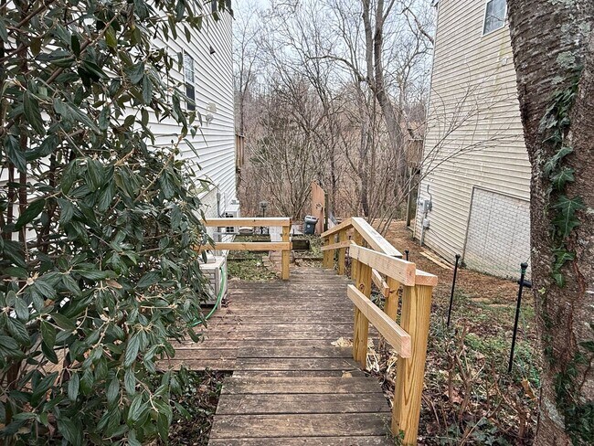 Building Photo - 326 Riverside Ave