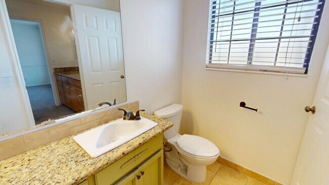 Building Photo - Freshly Updated Gem in Desirable East Side Sandy