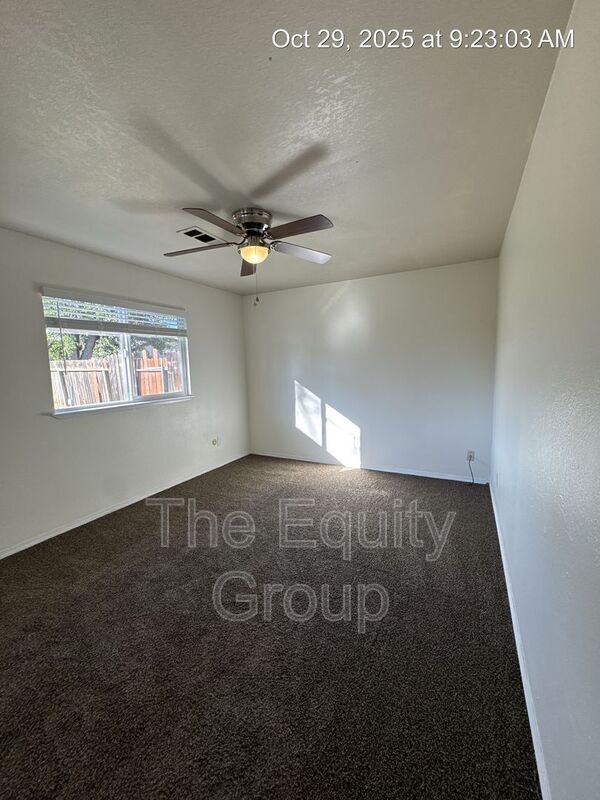 Building Photo - 951 Orangewood Ct