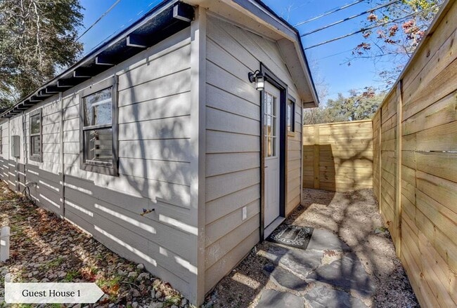 Building Photo - 7002 Whispering Oaks Dr